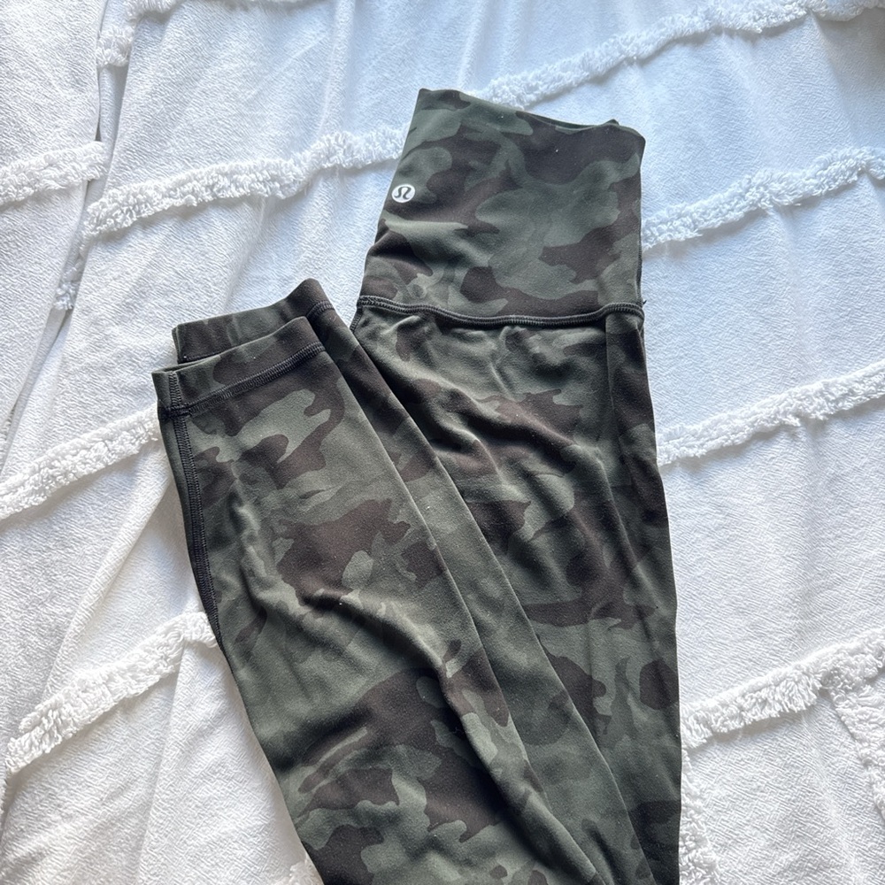 lululemon athletica Camo Leggings - Dark Green size 4